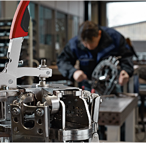 Bessey - Vertical toggle clamp with open arm and horizontal base plate - STC-VH20